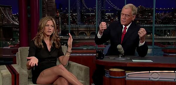  Jennifer Aniston Shows Off Her Hot Legs